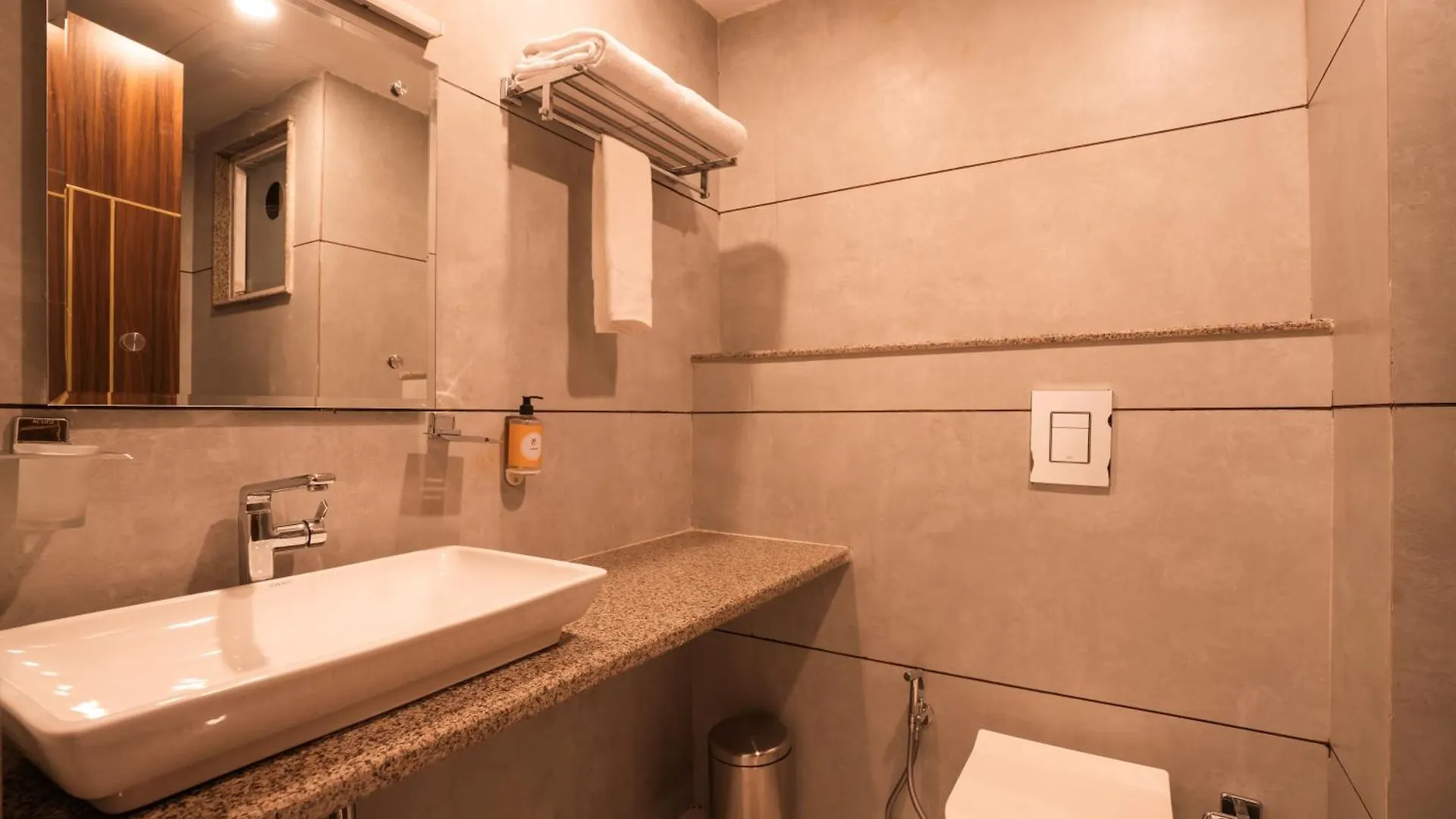 Gostops Plus Gurugram, Baani Square Gurgáon Hostel