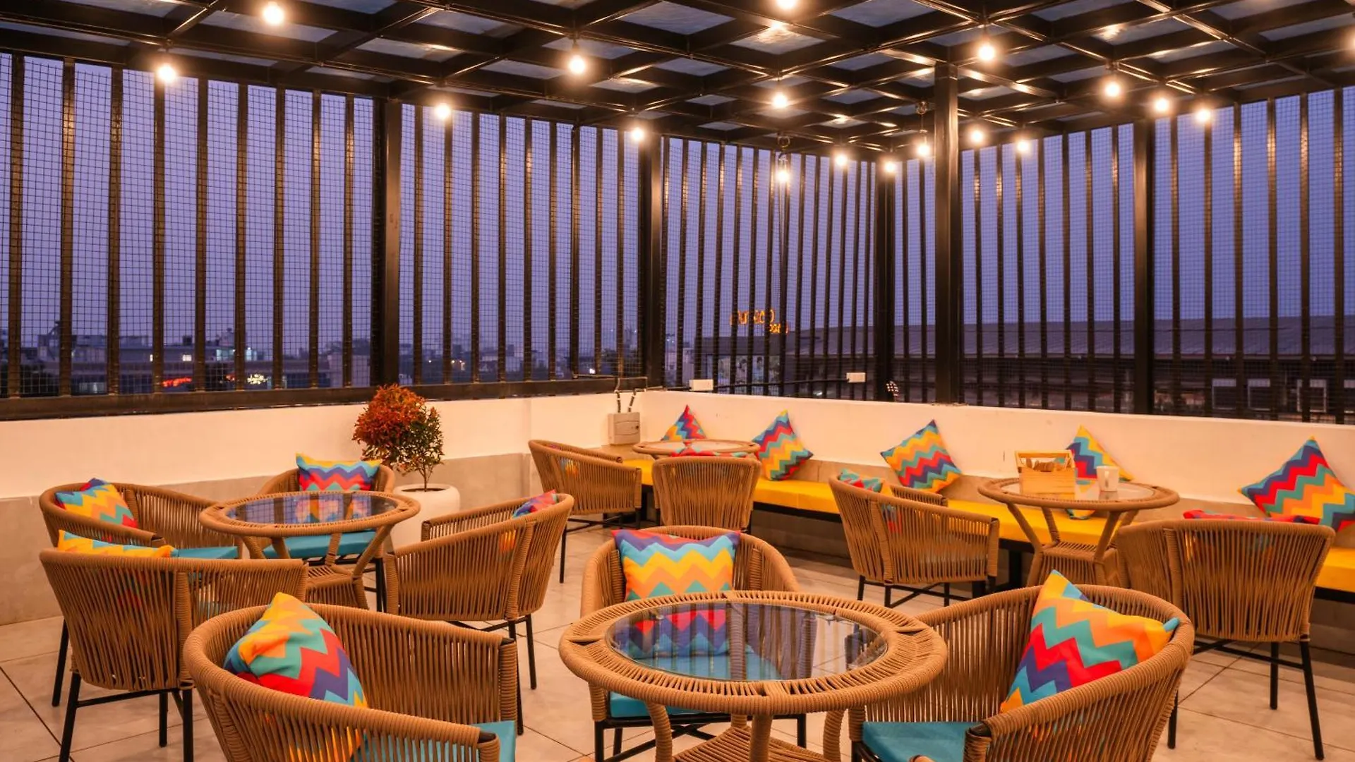 Hostel Gostops Plus Gurugram, Baani Square Gurgaon